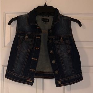 Short sleeve jean jacket